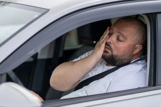 „Jsme snad nesvéprávní?“, zuří Češi. EU přitvrzuje a zavádí povinné asistenty, nová auta se citelně prodraží